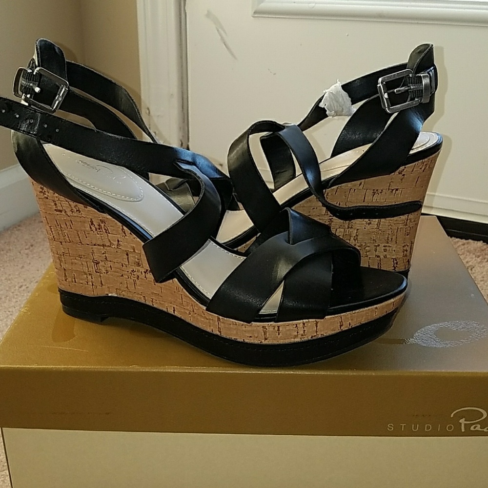 Black strappy wedge